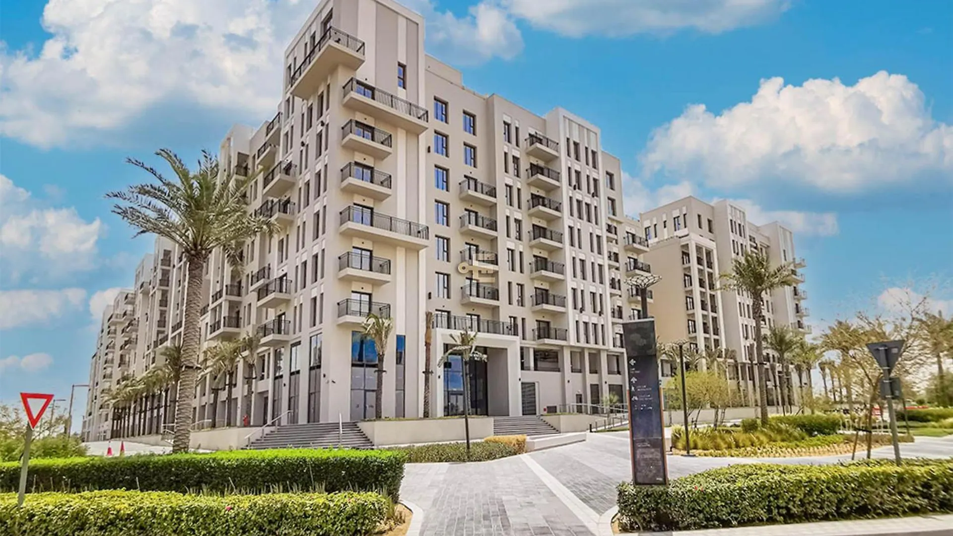 Modern Minimalist 1Br Hayat Blvd Prime Spot Apartment Dubai